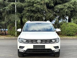 Volkswagen <span class=keywords><strong>Tiguan</strong></span> L 330TSI DSG Comfort Edition <span class=keywords><strong>2018</strong></span> d'occasion, SUV essence 186 ch 320 Nm, spacieux pour la famille, très demandé - Product Image 2
