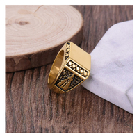 Anello da Uomo in Acciaio Inossidabile Placcato Oro Stile Vintage Romantico Massonico con Incisione a Calamaio, Disponibile