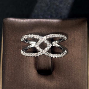 Anillo de Diamantes F1650 en Oro Blanco, Corte Brillante Redondo, Color G Natural, Anillo de Compromiso de Lujo para Mujer - Product Image 3