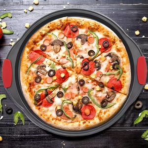 Teglia per <span class=keywords><strong>Pizza</strong></span> Forata in Acciaio al Carbonio Antiaderente con Impugnature in Silicone Resistenti al Calore - Product Image 6