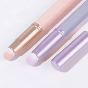 Brocha de Labios Portátil Mini al por Mayor con Cabezal Redondo, Cerdas Suaves y Tapa para Aplicación de Maquillaje de Ojos, Corrector y Brillo Labial - Product Image 2
