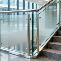 Balustrades à colonne en acier inoxydable pour la décoration de bureaux modernes pour les bâtiments commerciaux mains courantes pour l'ingénierie des escaliers