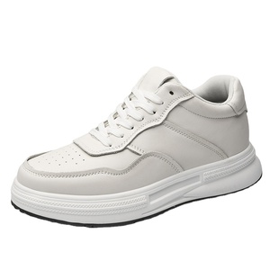 Baskets décontractées en cuir véritable pour hommes, rehaussantes de 7 cm, respirantes en maille, confortables pour le skateboard et le sport - Product Image 5