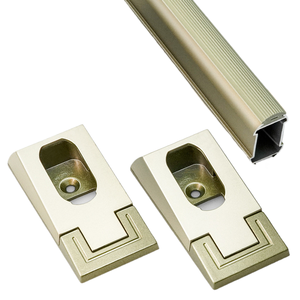 Vente en gros <span class=keywords><strong>de</strong></span> poteau à vêtements en alliage d'aluminium épaissi bride d'armoire accessoires <span class=keywords><strong>de</strong></span> siège <span class=keywords><strong>suspendu</strong></span> avec base fixe <span class=keywords><strong>pour</strong></span> usage en cuisine - Product Image 1