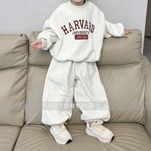 Nuevo Conjunto de Dos Piezas de Invierno para Niños y Niñas, Sudadera Holgada Informal con Estampado de Letras Simples, Forro Polar, Ropa Infantil Cómoda - Product Image 4