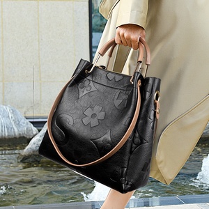Nouvelle Saison 2026 – Sacs Seau Femme en Cuir Vegan PU Souple Grande Capacité, Motif Floral Gaufré Rétro, Luxe et Élégance - Product Image 1