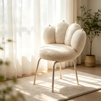 Fauteuil de salon ergonomique inclinable moderne en tissu Teddy crème moelleux, avec dossier en forme de patte de chat et détails griffes de chat, en bois