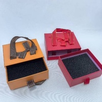 Boîtes cadeaux en papier portables avec poignées robustes et insert en mousse pour bijoux et cadeaux de luxe