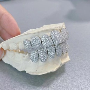 Oferta Especial: Grillz de Diamantes Moissanite en Plata de Ley 925, Joyería Dental para Fiestas y Uso Diario, Disponible a un Precio Accesible - Product Image 1
