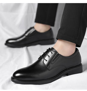 Zapatos formales de cuero para hombre, estilo coreano, versátiles, de charol, cómodos, con suela blanda, para bodas. - Product Image 1