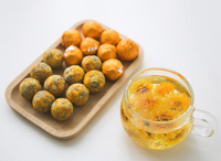 Paquets de boîtes cadeaux Boules de thé en fleurs séchées naturelles en forme de boule faites à la main Thé noir/Pu'er Thé aux fleurs mélangées