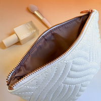 Pochette de maquillage en fibre de bambou matelassée avec logo personnalisé, sac de toilette de voyage tendance avec fermeture éclair, étui à maquillage portable