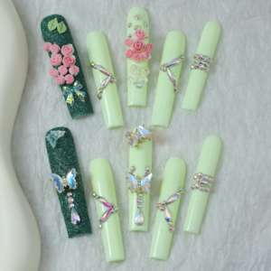 Uñas acrílicas hechas a mano al por mayor, uñas postizas cuadradas de cobertura completa, flores 3D, brillantina, diseños de diamantes de imitación, personalizables. - Product Image 3