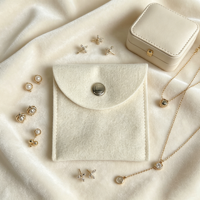 Pochette à bijoux en velours ivoire avec bouton-pression, logo personnalisé, sac à bijoux en flanelle douce avec bouton-pression pour boucles d'oreilles, collier, bague, rangement de cadeaux