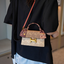 Nouveau <span class=keywords><strong>Sac</strong></span> Carré Léger de Luxe Été 2026 pour Femme – <span class=keywords><strong>Sac</strong></span> à Bandoulière Polyvalent Haut de Gamme avec Chaîne - Product Image 5