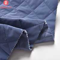 Remise 100% polyester 290gsm Release Emboss avec 300T Semi Dull Taffetas Cire imperméable ton à ton tissu pour doudoune
