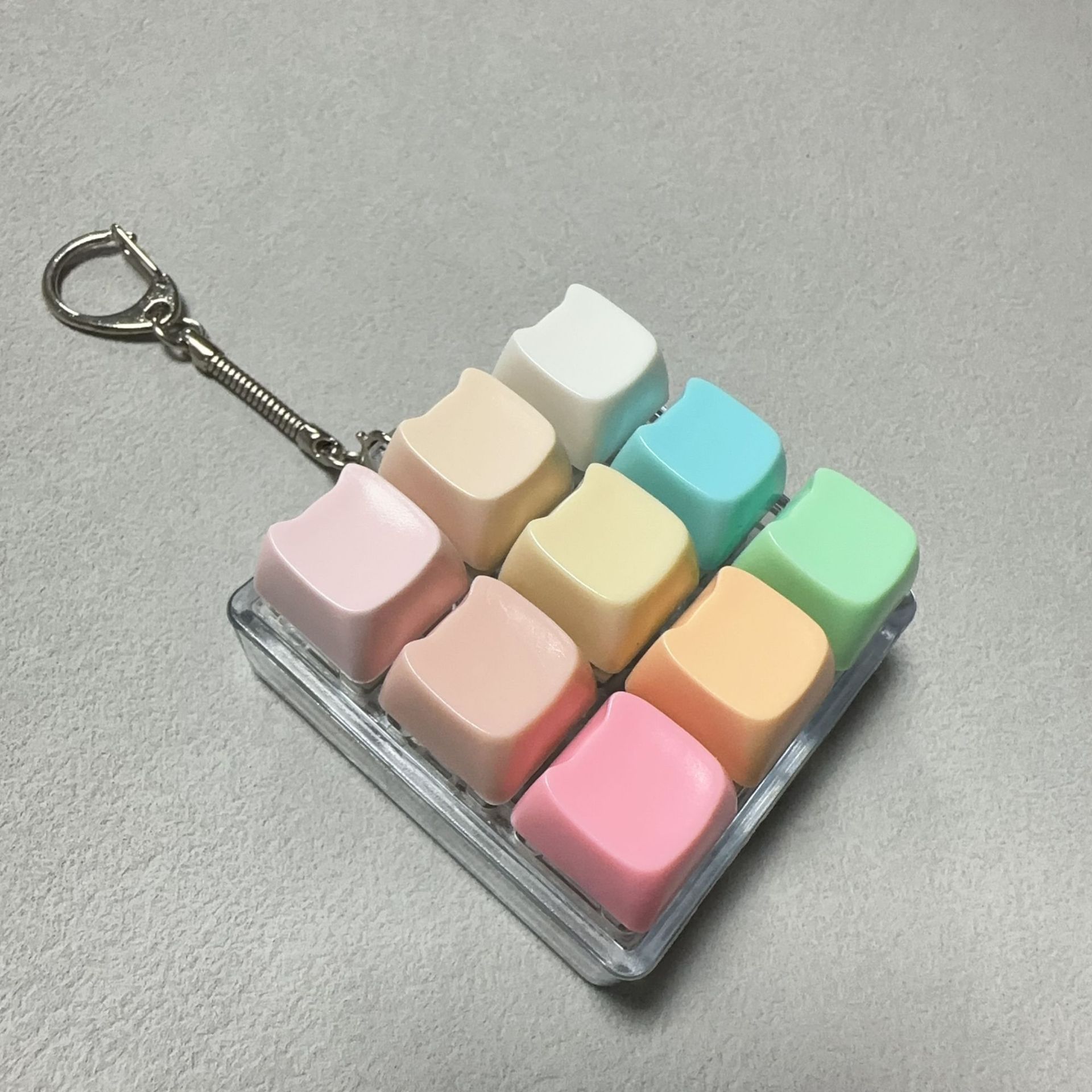 Oso pequeño transparente de nueve teclas, sin luces.