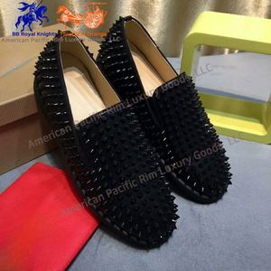 Chaussures décontractées pour hommes Christians avec clous : un choix polyvalent, tendance et confortable pour le quotidien (Louboutins) - Product Image 6