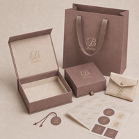 Boîte à bijoux en carton de luxe avec logo personnalisé, insert en velours pour bague, collier, bracelet, emballage cadeau