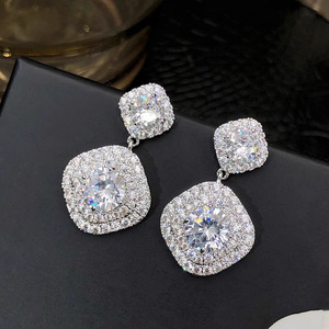 Orecchini Pendenti Quadrati con Micro Pavé di Zirconi per Donne, Eleganti Gioielli per Matrimoni e Feste - Product Image 2