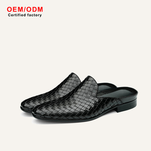 Nouvelles pantoufles d'été confortables en cuir de vachette pour hommes, style Baotou à bout fermé, tissées à la main, pour affaires, décontractées, ou pour mariage et fête - Product Image 1
