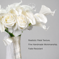 Eleganter Elfenbeinfarbener Künstlicher Rosen- und Calla-Lilien-Tropfenstrauß mit Spitze und Satinband für Hochzeitszeremonie, Foto-Requisiten und Hochzeitsdekoration