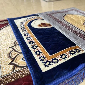 Wholesale Velvet Prayer Rug Soft Plush Turkish Janamaz Sajada Carpet For Men And Women Plain Solid Prayer Mat