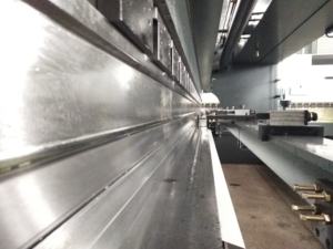 E22 Cyblic CT8 CT12 controlador HPB 160T3200 CNC prensa de freno con split <span class=keywords><strong>herramientas</strong></span> 4 + 1 eje - Product Image 2