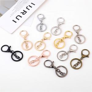 Fivela de lagosta galvanizada de alta qualidade do fabricante, corrente de anel plano, pingente de chaveiro selado a óleo dourado - Product Image 4