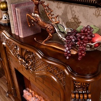 Cheminée antique en bois sculpté à la main de couleur brune avec insert électrique
