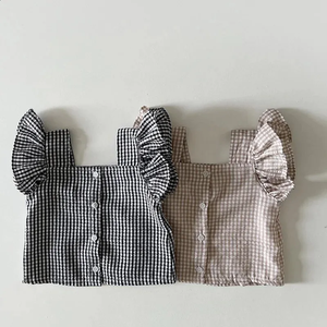 Ensemble de vêtements d'été décontractés pour fille T-shirt à carreaux pour bébé avec manches flottantes et short à volants latéraux - Product Image 4