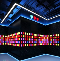Lampe murale LED dynamique pleine couleur pour centres d'escalade - Éclairage interactif d'ambiance pour parcs commerciaux et salles d'évasion