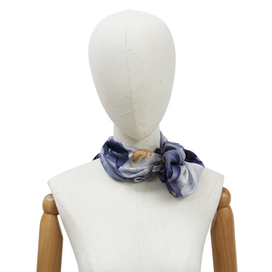 Pañuelo <span class=keywords><strong>de</strong></span> seda cuadrado 70*70cm pintado a mano con flores azules y hojas blancas - Product Image 5