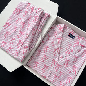 طقم بيجامة نسائية مخصص من قطعتين بأكمام طويلة ونقشة مخططة وفيونكة من القطن المطوي والشاش العميق - Product Image 4