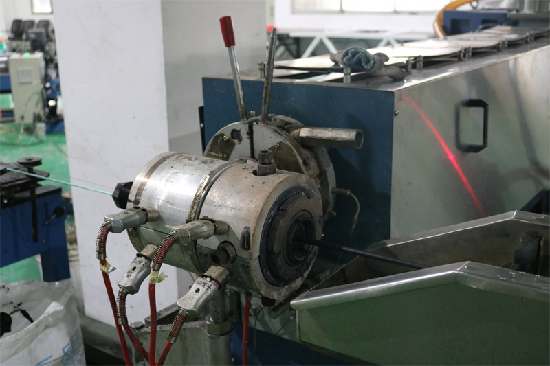 6 / 24 Core Single Mode Central Loose Tube GYTC8S Corrugated Tape For Fiber Optic Cable Outdoor