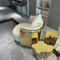 Design moderne avec garniture en laiton doré, adapté aux meubles de salon de maison ou d'hôtel, chaises longues en cuir de luxe