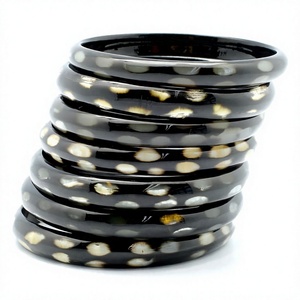 Bracelets en corne naturelle faits à la main, forme ronde noire polie, pour la décoration, fabriqués à la main en Inde - Product Image 3