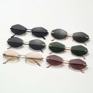 Lunettes de soleil polygonales sans monture en métal, style punk Y2K vintage 2025, pour hommes et femmes, avec logo personnalisé, protection UV400 - Product Image 4