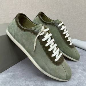 รองเท้าลำลองหนังกลับแบบเรียบหรูสำหรับทุกเพศ สวมใส่สบาย ดีไซน์มินิมอล เข้ากับสไตล์คนเมือง บุภายในด้วยหนังแท้ ทันสมัย - Product Image 1