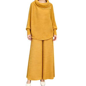 Completo da donna plissettato stile casual, nuovo, con top a maniche lunghe con revers decorato con perline e pantaloni a gamba larga, set due pezzi con borsa inclusa - Product Image 3