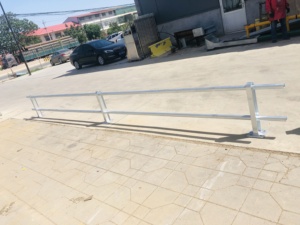 Campioni gratuiti barriera di Guardrail a ponte in acciaio usata per la sicurezza stradale di alta qualità personalizzata in vendita - Product Image 4