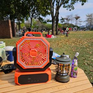Ventilateur de camping portable OEM 2025 de 10000 mAh avec rotation automatique, lumière LED et télécommande - Product Image 1