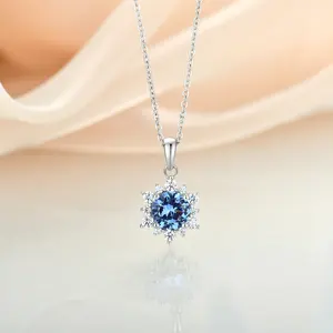 Colliers de luxe en zircon cubique brillant en forme de fleurs pavées en cristal naturel, pierres précieuses diamant pour femmes, pendentifs Halo