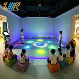 Plateforme interactive de projection sportive multijoueur pour jeux de fitness avec suivi de mouvement, idéale pour salles de sport, centres familiaux (FEC) et personnalisation OEM – ZMR-ARENA - Product Image 4