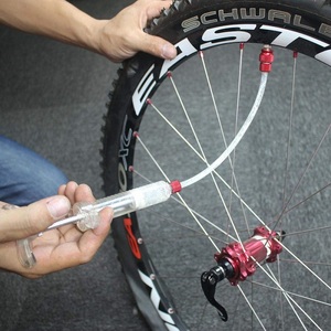 <span class=keywords><strong>Kit</strong></span> de Jeringa Inyectora de Sellador de Plástico Ligero 60ml 100ml 200ml Fácil Instalación Reparación de Neumáticos sin Cámara para Bicicleta de Carretera y <span class=keywords><strong>MTB</strong></span> - Product Image 5