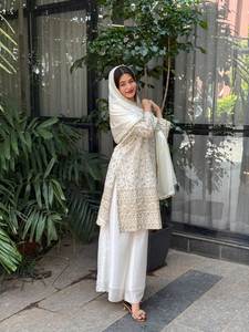 Traje Tradicional de Eid para Fiesta, de Secado Rápido, para Todas las Temporadas, Corte Regular para Mujer, Salwar Kameez de Seda Chinnon Pura, Top, Pantalón Plazzo y Dupatta - Product Image 4