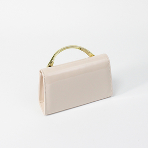 Pochette <span class=keywords><strong>de</strong></span> soirée é<span class=keywords><strong>l</strong></span>égante en PU verni minimaliste avec poignée supérieure ovale en métal doré, petit sac à main pour femme, idéal pour mariage, occasions formelles et usage quotidien - Product Image 5