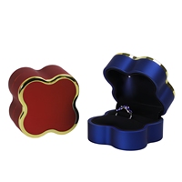 Boîtes à bagues de fiançailles et de mariage en laque de luxe en forme de cœur avec lumière LED, emballage de bijoux personnalisé avec logo pour la vente en gros