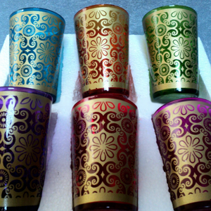 Lot de 6 verres à thé marocains Big Gold avec impression colorée pour les fêtes ou le service de café et thé - Product Image 1
