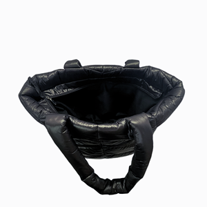 ओएम फैशन की क्विल्ड पंखा महिलाओं के टोटे बैग टिकाऊ हैंडल थोक बेस्पोट लोगो डिजाइनर पुफी क्टिंग बड़े टोटे बीच बैग - Product Image 3